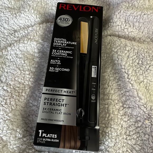 Revlon perfect straight flat iron hair straightener 1” plates digital NEW - Picture 1 of 3